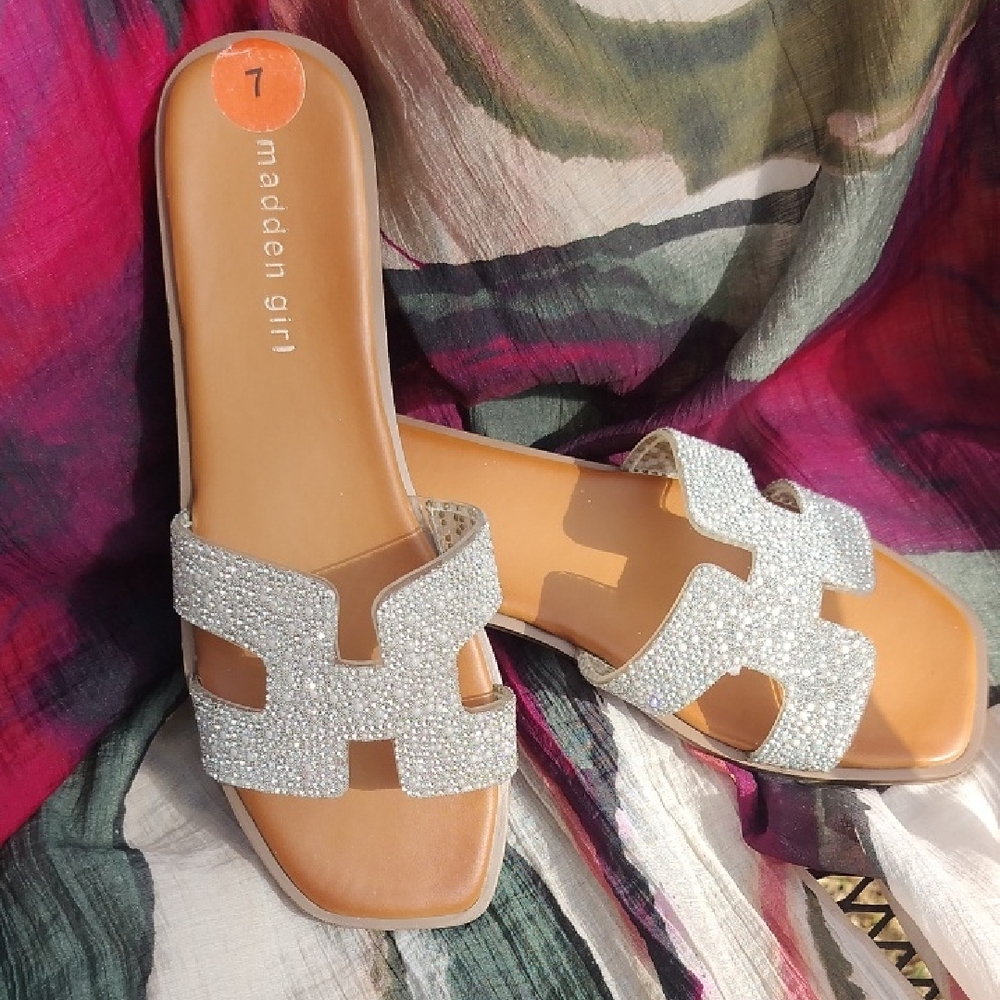 Steve Madden Sparkley Pearl And Silver Metallic Sandals Size 7
